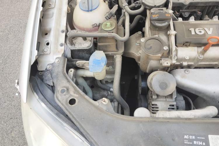 Used Volkswagen Bora 2008 1.6L Automatic Comfort Edition Engine Bay Right
