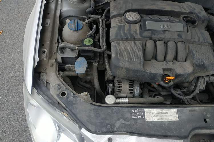 Used Volkswagen Bora 2008 1.6L Automatic Comfort Edition Engine Bay Right