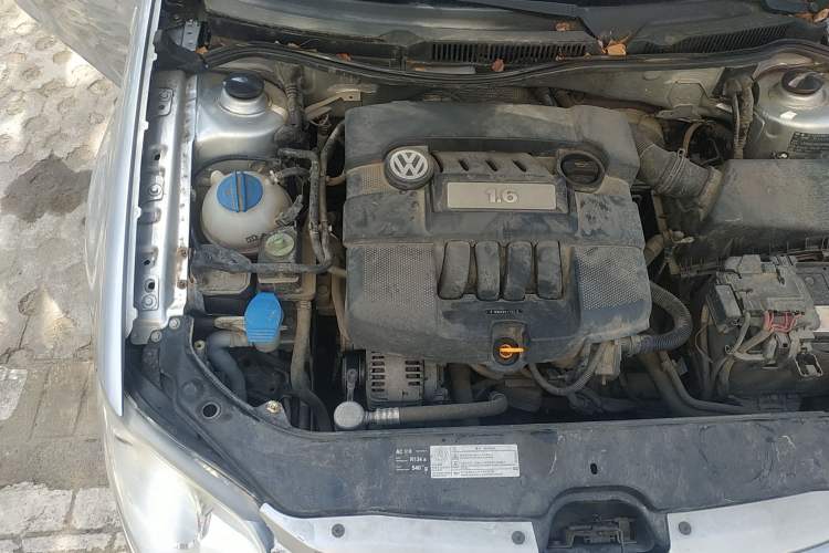 Used Volkswagen Bora 2008 1.6L Automatic Fashion Edition Engine Bay Right
