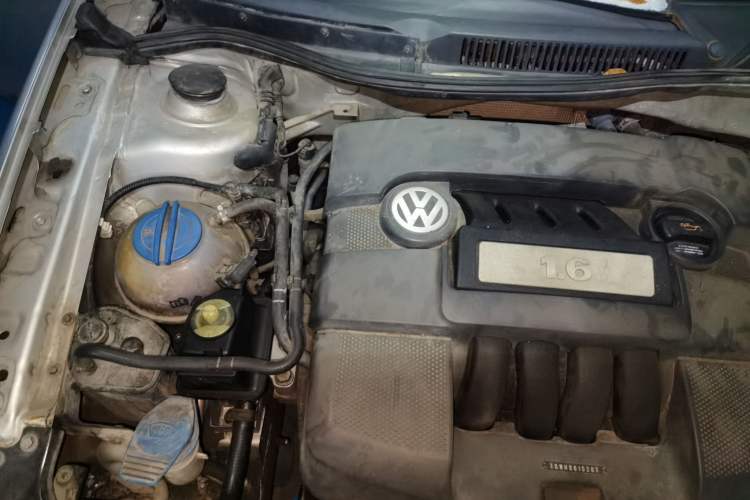 Used Volkswagen Bora 2008 1.6L Automatic Comfort Edition Engine Bay Right