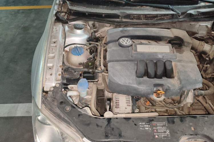 Used Volkswagen Bora 2008 1.6L Automatic Fashion Edition Engine Bay Right