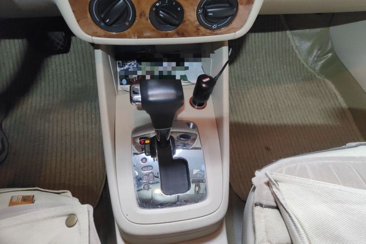 Used Volkswagen Bora 2008 1.6L Automatic Comfort Edition Gear Lever