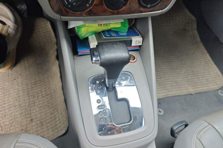 Used Volkswagen Bora 2008 1.6L Automatic Comfort Edition Gear Lever