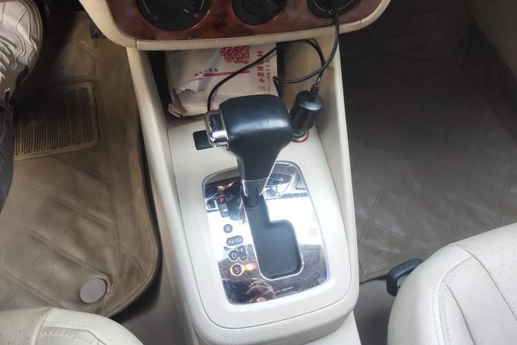 Used Volkswagen Bora 2008 1.6L Automatic Comfort Edition Gear Lever