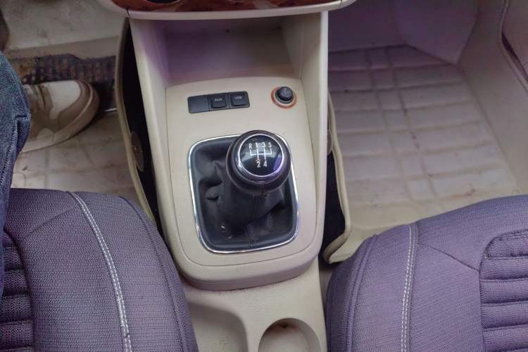 Used Volkswagen Bora 2008 1.6L Manual Comfort Model Gear Lever