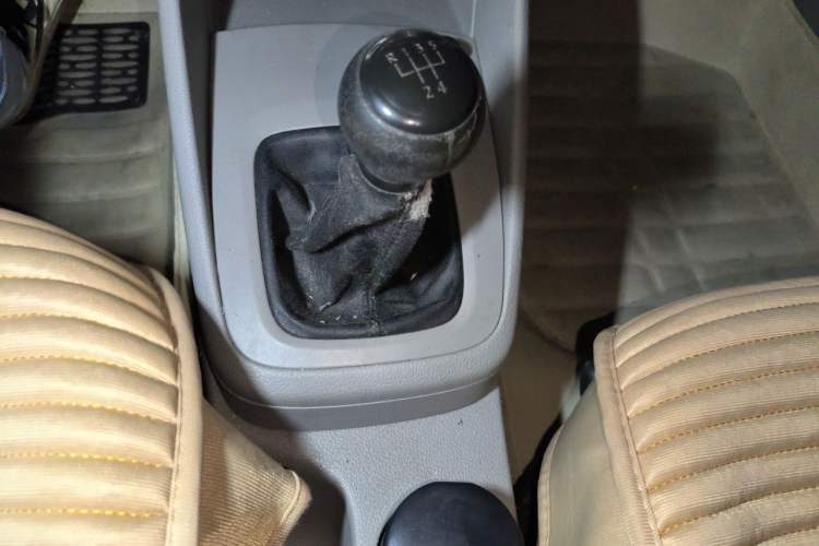 Used Volkswagen Bora 2008 1.6L Manual Fashion Model Gear Lever