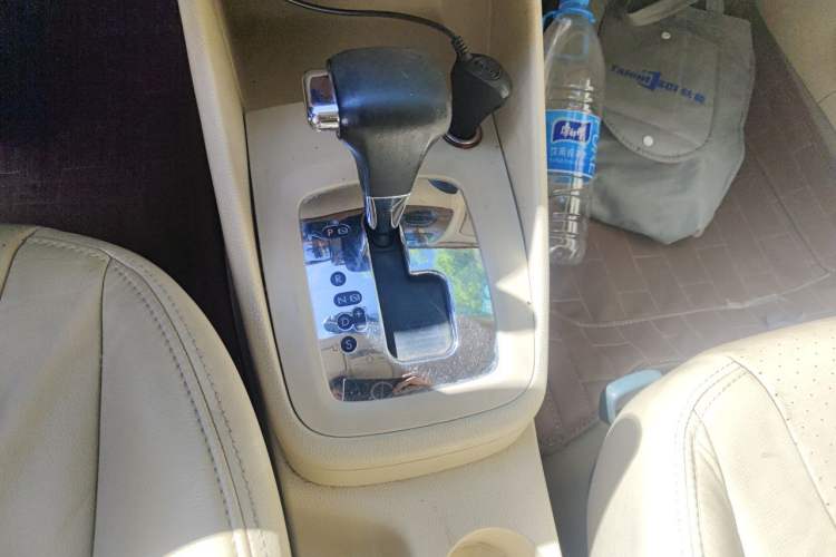Used Volkswagen Bora 2008 2.0L Automatic Comfort Edition Gear Lever