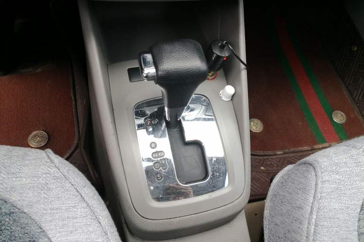 Used Volkswagen Bora 2008 1.6L Automatic Fashion Edition Gear Lever