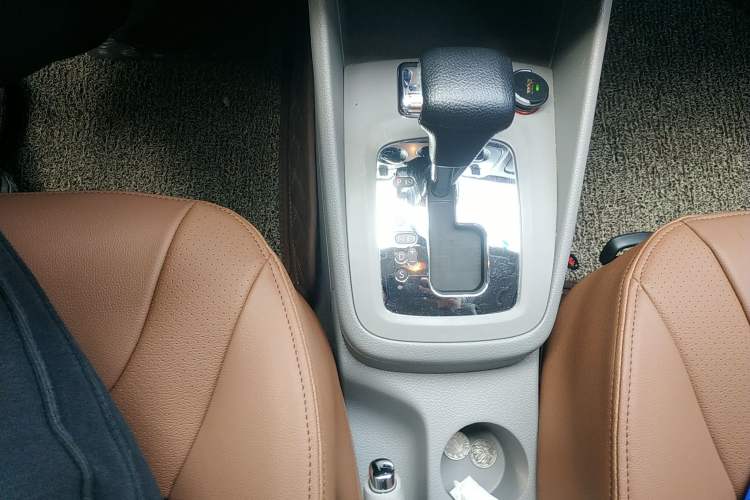 Used Volkswagen Bora 2008 1.6L Automatic Comfort Edition Gear Lever