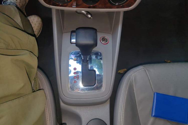 Used Volkswagen Bora 2008 1.6L Automatic Comfort Edition Gear Lever
