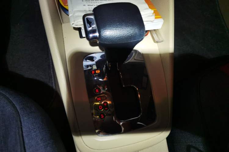 Used Volkswagen Bora 2008 1.6L Automatic Comfort Edition Gear Lever