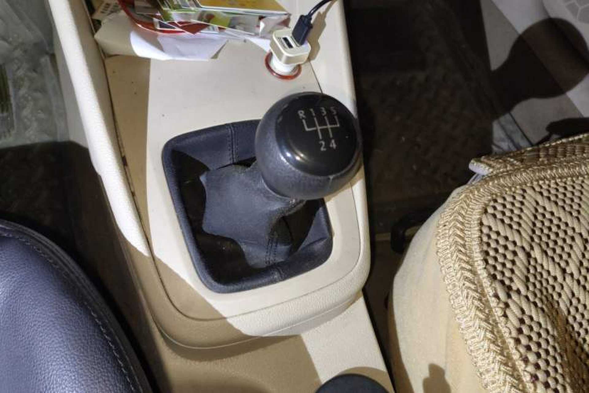 Used Volkswagen Bora 2008 1.6L Manual Fashion Model Gear Lever