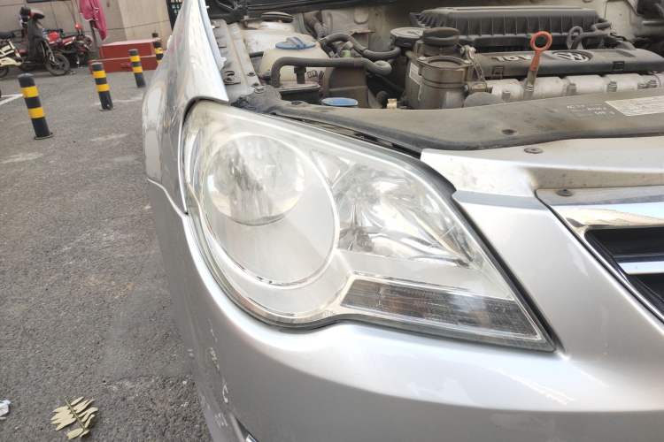Used Volkswagen Bora 2008 1.6L Automatic Comfort Edition Right Front Headlight