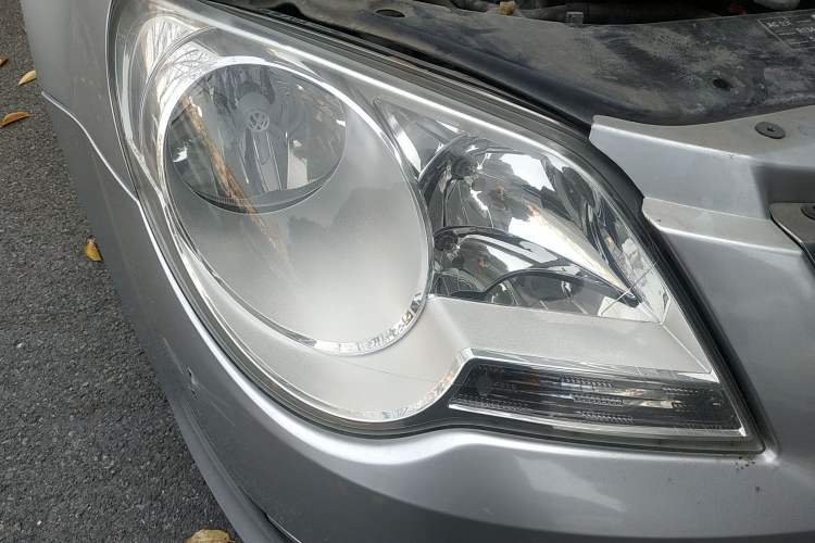 Used Volkswagen Bora 2008 1.6L Automatic Comfort Edition Right Front Headlight