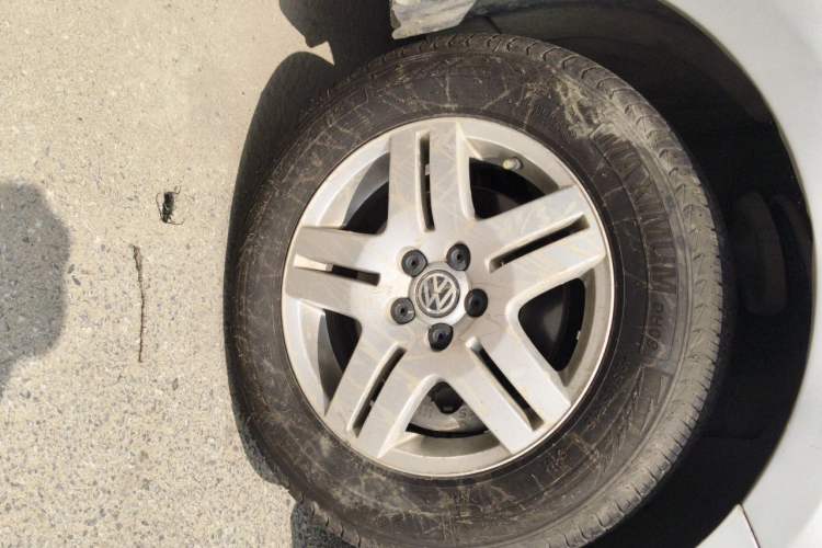 Used Volkswagen Bora 2008 1.6L Automatic Fashion Edition Right Front Wheel Hub