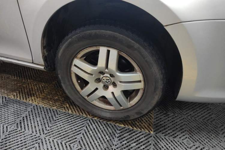 Used Volkswagen Bora 2008 1.6L Automatic Fashion Edition Right Front Wheel Hub