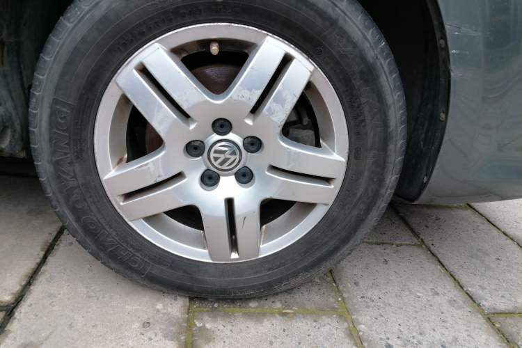 Used Volkswagen Bora 2008 1.6L Automatic Fashion Edition Right Front Wheel Hub