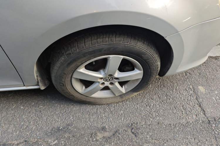 Used Volkswagen Bora 2008 1.6L Automatic Fashion Edition Right Front Wheel Hub