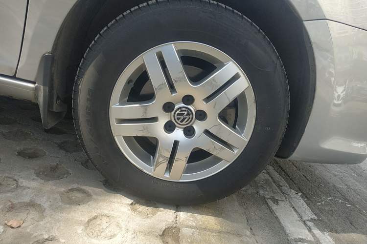 Used Volkswagen Bora 2008 1.6L Automatic Fashion Edition Right Front Wheel Hub