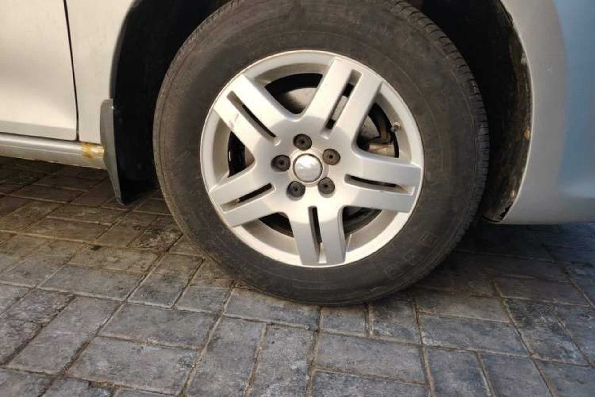 Used Volkswagen Bora 2008 1.6L Automatic Fashion Edition Right Front Wheel Hub
