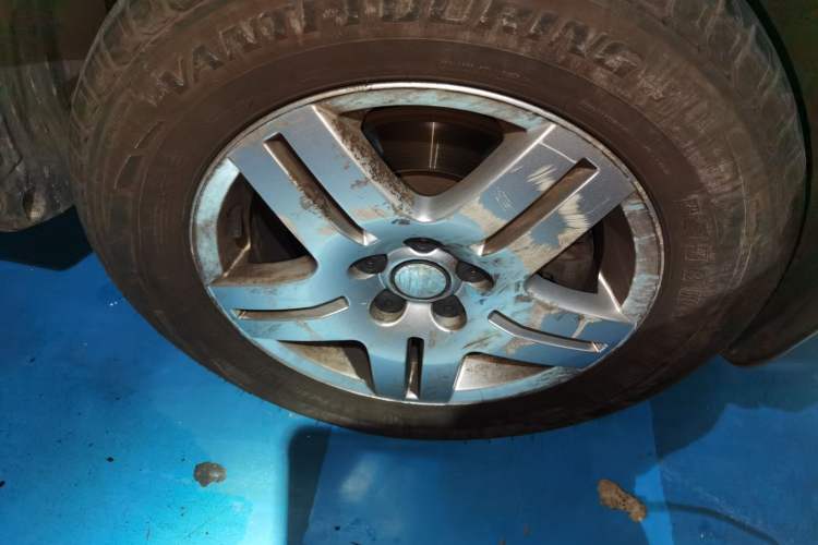 Used Volkswagen Bora 2008 1.6L Automatic Comfort Edition Right Front Wheel Hub
