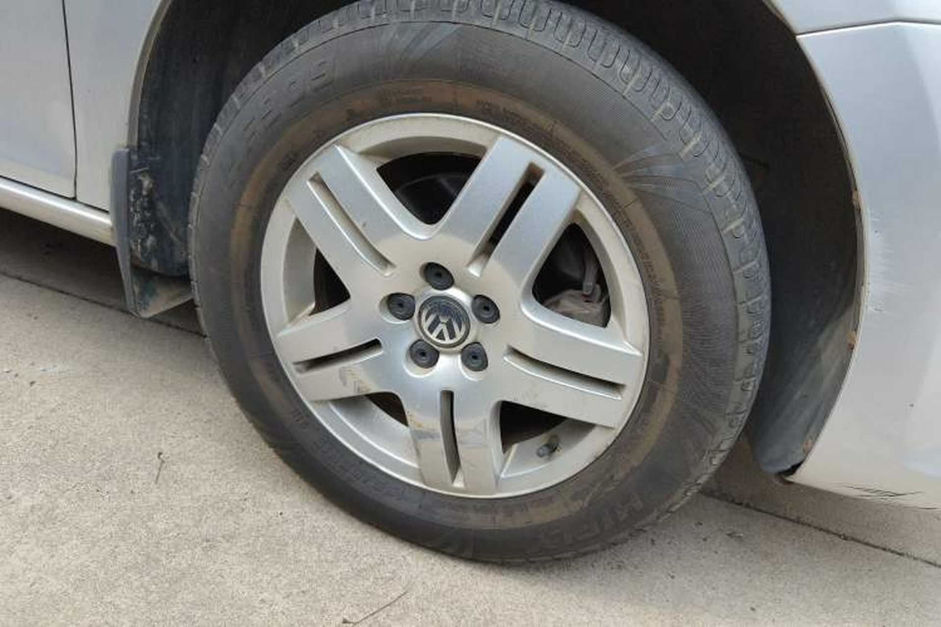 Used Volkswagen Bora 2008 1.6L Automatic Fashion Edition Right Front Wheel Hub