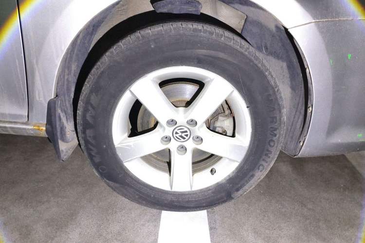 Used Volkswagen Bora 2008 1.6L Automatic Fashion Edition Right Front Wheel Hub