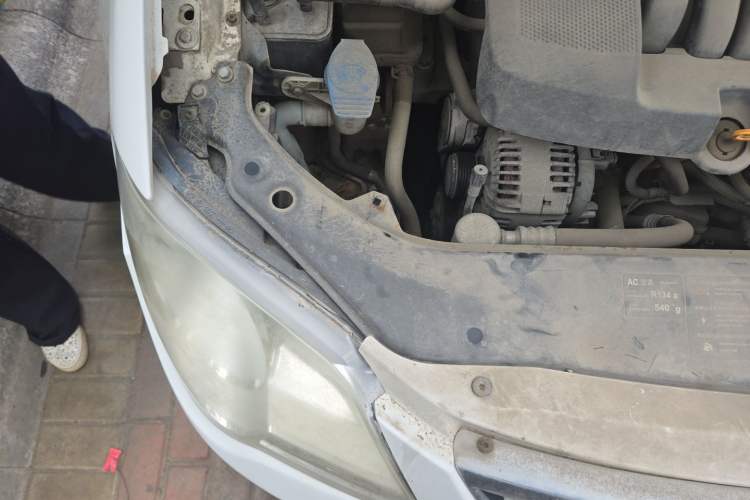 Used Volkswagen Bora 2008 1.6L Manual Comfort Model Engine Bay Right