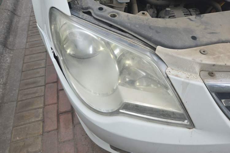 Used Volkswagen Bora 2008 1.6L Manual Comfort Model Right Front Headlight