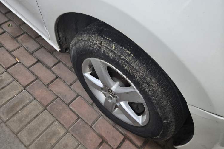 Used Volkswagen Bora 2008 1.6L Manual Comfort Model Right Front Wheel Hub