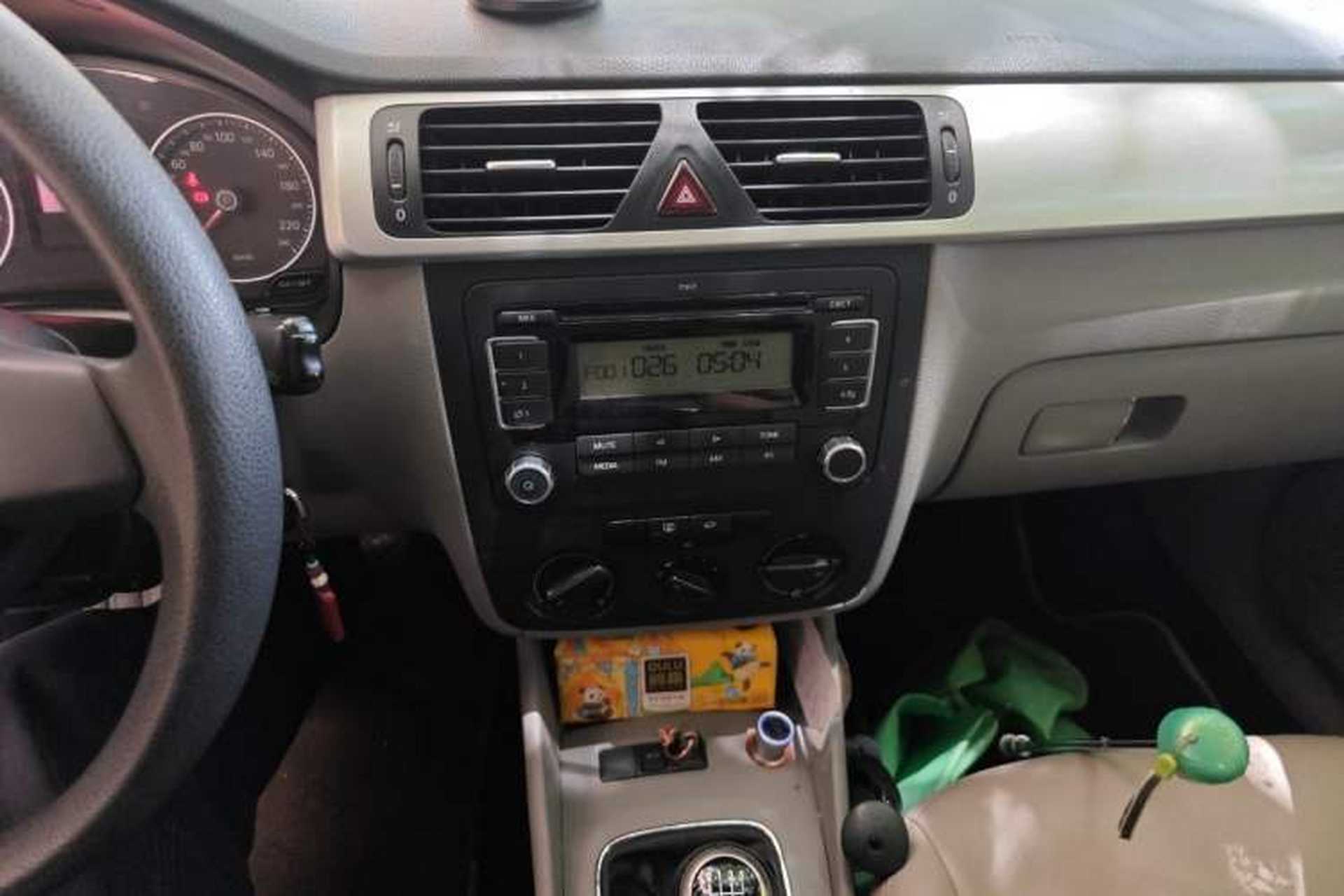 Used Volkswagen Bora 2011 1.6L Manual Fashion Edition Audio And AC Panel