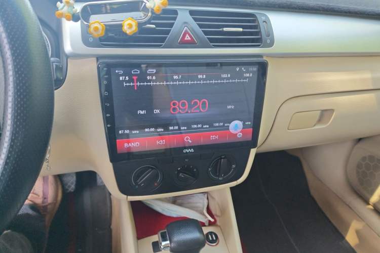 Used Volkswagen Bora 2011 1.6L Automatic Fashion Edition Audio And AC Panel