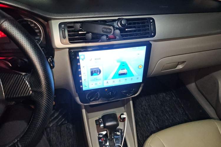 Used Volkswagen Bora 2011 1.6L Automatic Fashion Edition Audio And AC Panel