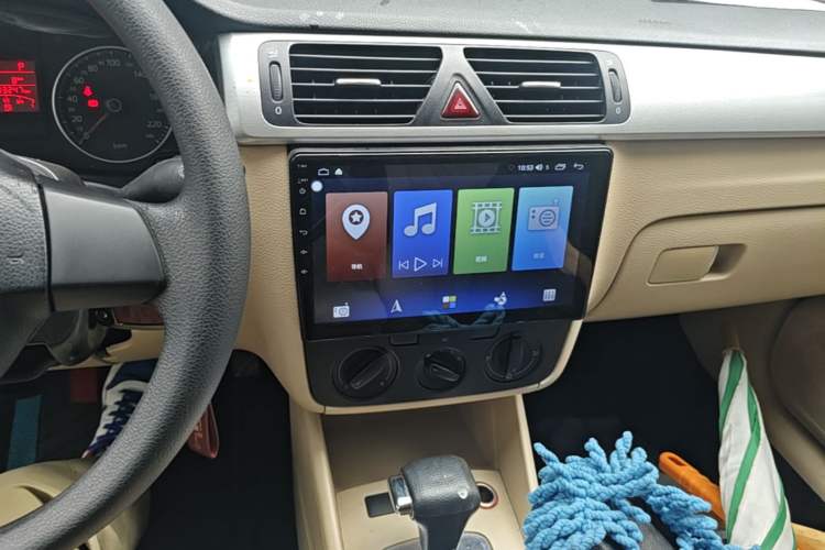 Used Volkswagen Bora 2011 1.6L Automatic Fashion Edition Audio And AC Panel