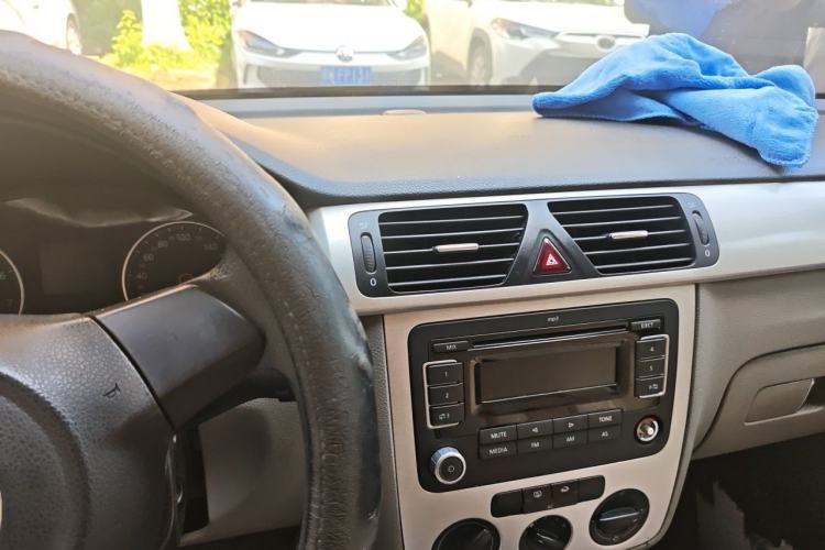 Used Volkswagen Bora 2011 1.6L Automatic Fashion Edition Center Console