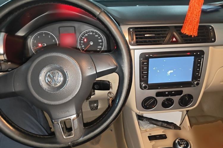 Used Volkswagen Bora 2011 1.4T Manual Comfort Model Center Console