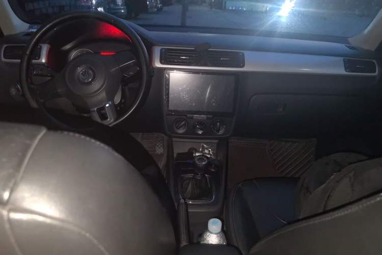 Used Volkswagen Bora 2011 1.4T Manual Comfort Model Center Console