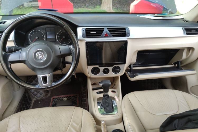 Used Volkswagen Bora 2011 1.4T Automatic Comfort Model Center Console