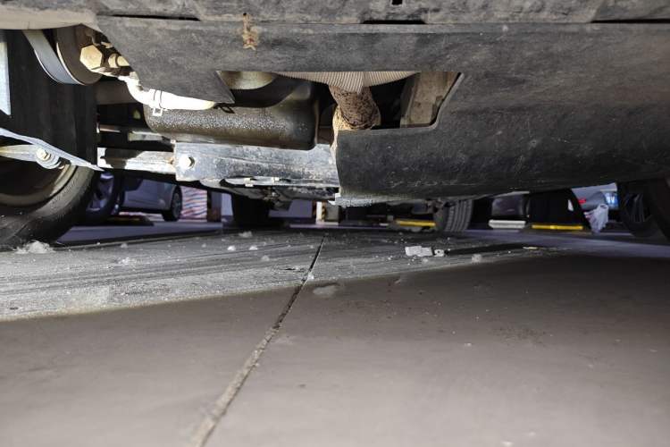 Used Volkswagen Bora 2011 1.6L Manual Fashion Edition Chassis Front