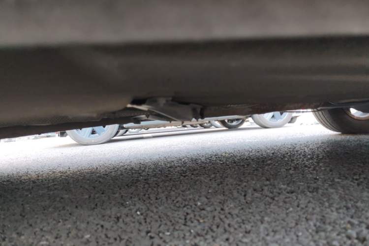 Used Volkswagen Bora 2011 1.6L Automatic Fashion Edition Chassis Front Left