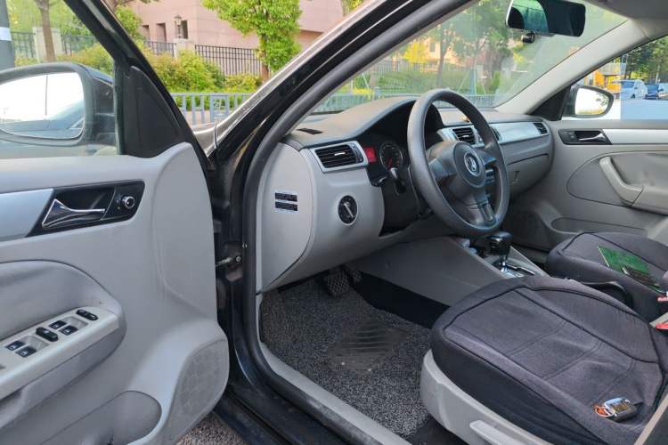 Used Volkswagen Bora 2011 1.6L Automatic Fashion Edition Driver Seat