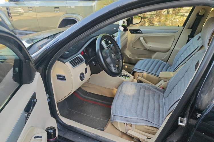 Used Volkswagen Bora 2011 1.6L Automatic Fashion Edition Driver Seat