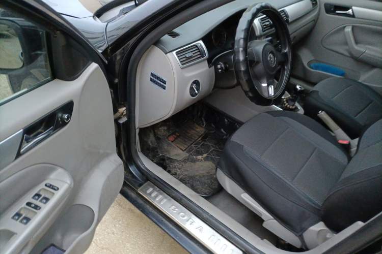 Used Volkswagen Bora 2011 1.6L Manual Comfort Version Driver Seat