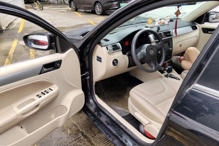 Used Volkswagen Bora 2011 1.6L Automatic Fashion Edition Driver Seat
