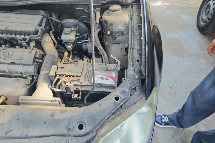 Used Volkswagen Bora 2011 1.6L Automatic Fashion Edition Engine Bay Left