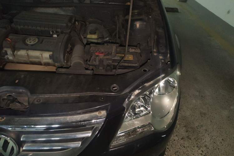 Used Volkswagen Bora 2011 1.6L Automatic Fashion Edition Engine Bay Left
