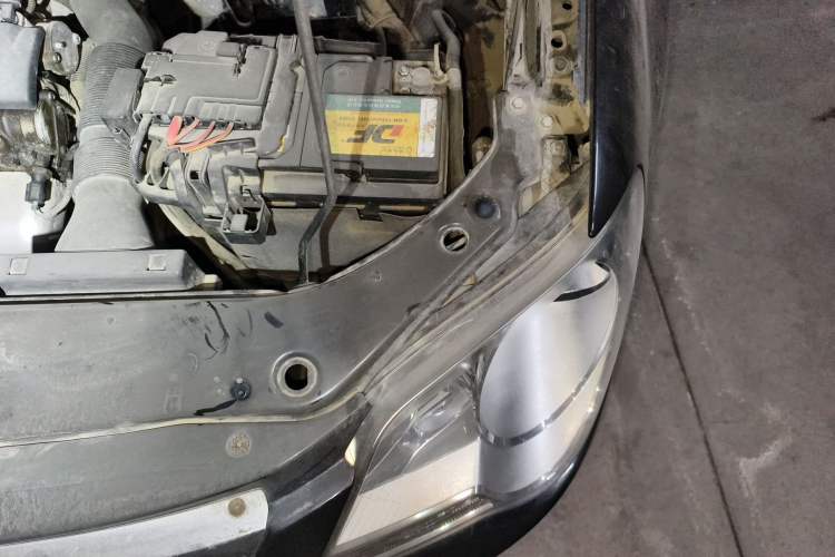 Used Volkswagen Bora 2011 1.6L Manual Comfort Version Engine Bay Left