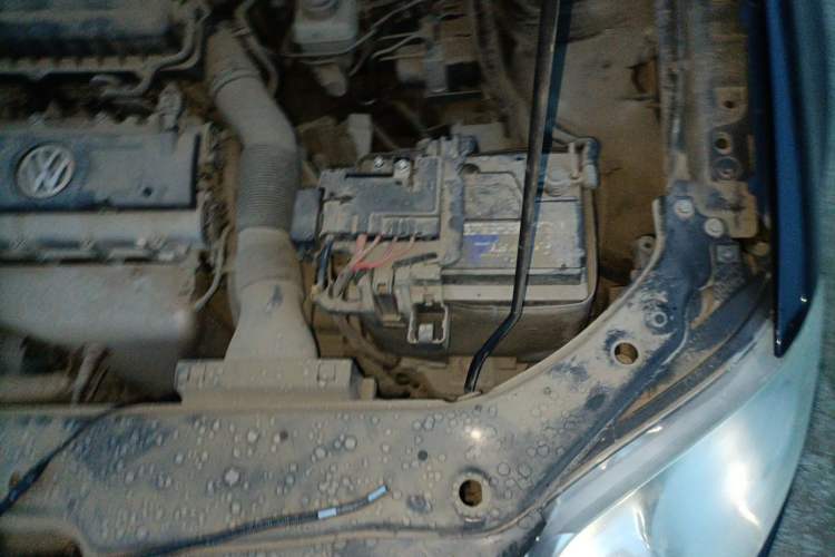 Used Volkswagen Bora 2011 1.6L Manual Comfort Version Engine Bay Left