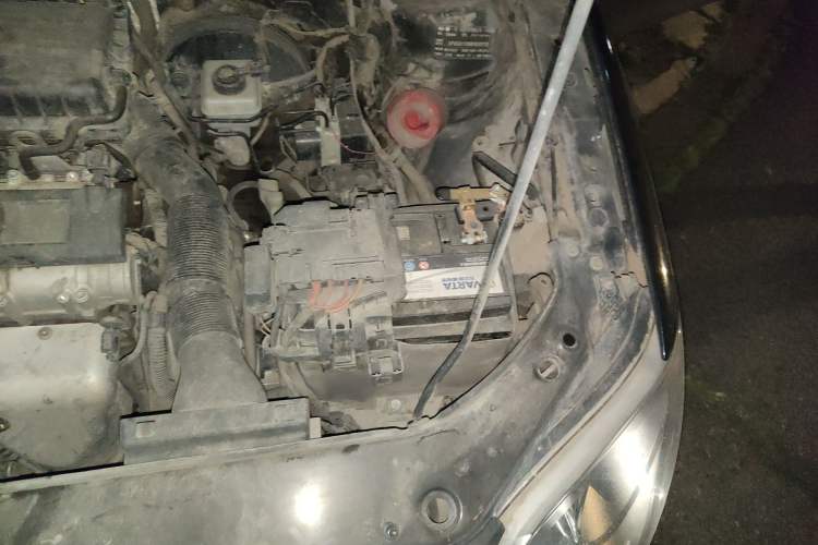 Used Volkswagen Bora 2011 1.6L Manual Fashion Edition Engine Bay Left