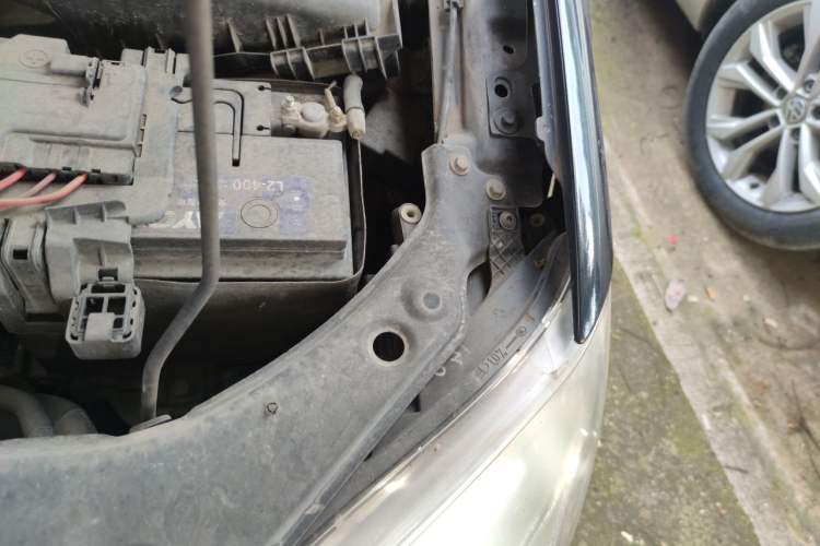 Used Volkswagen Bora 2011 1.4T Automatic Comfort Model Engine Bay Left